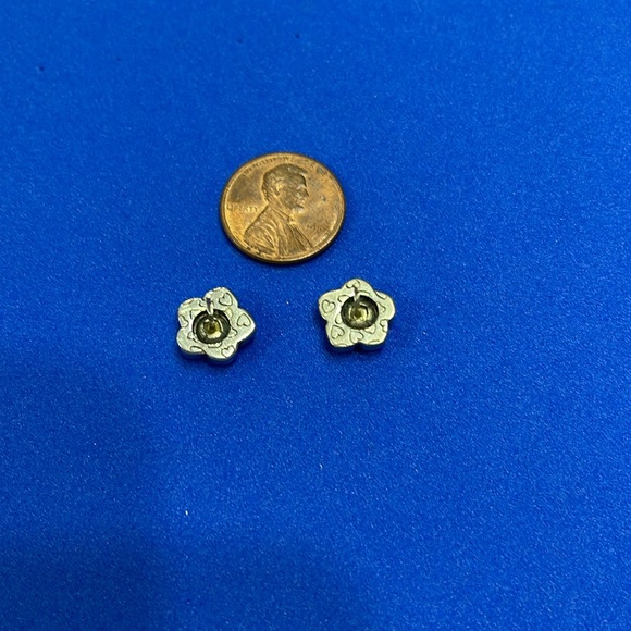 Brighton Flower Stud Earrings 🌺 - Picture 3 of 3